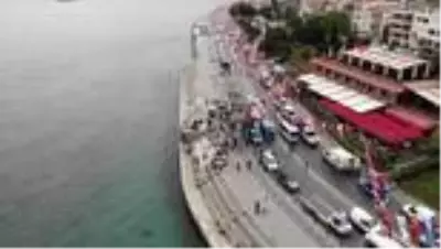 Üsküdar Sahili'ndeki 2 büfe yıkıldı Üsküdar Sahili'ndeki 2 büfe yıkıldı