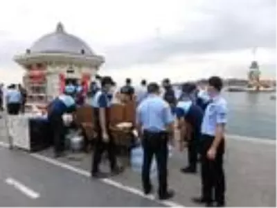 İstanbul Üsküdar'daki iki büfe yıkıldı! İşletmeciler tepkili İstanbul Üsküdar'daki iki büfe yıkıldı! İşletmeciler tepkili