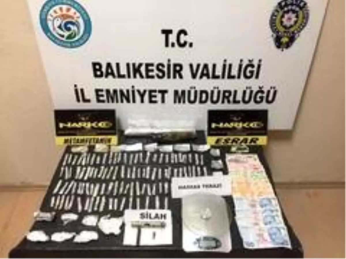 Uyuşturucu operasyonunda suikast silahı bulundu