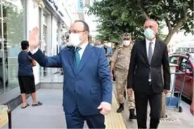 Vali, engelli şahsın tüm maskelerini satın aldı, ilgilenilmesi için talimat verdi