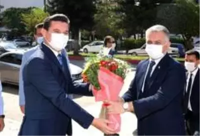 Vali Yazıcı: 'Asli görevimizin vatandaşlarımıza en iyi hizmeti vermek olduğunu unutmayalım' Vali Yazıcı: 'Asli görevimizin vatandaşlarımıza en iyi hizmeti vermek olduğunu unutmayalım'