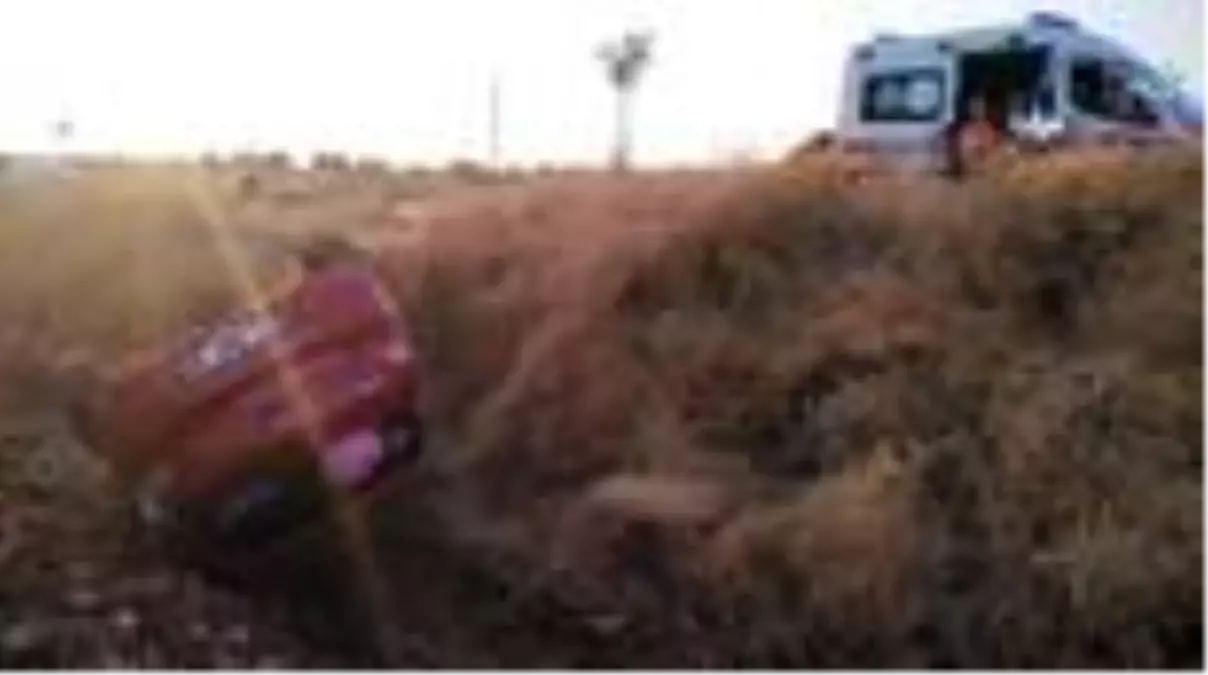 Yoldan çıkan otomobil kanala devrildi: 5 yaralı