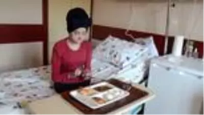 Ameliyat edilen kelebek hastası, ilk kez katı gıdayla beslendi – Ameliyat edilen kelebek hastası, ilk kez katı gıdayla beslendi –