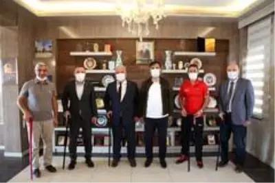 Ampute futbol teknik heyetinden Başkan Çoban'a ziyaret Ampute futbol teknik heyetinden Başkan Çoban'a ziyaret