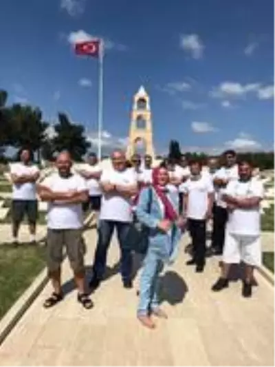 Asker arkadaşları 30 yıl sonra Çanakkale'de buluştu Asker arkadaşları 30 yıl sonra Çanakkale'de buluştu