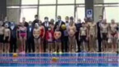 Bakan Kasapoğlu, Çotanak Spor Kompleksi'nde incelemelerde bulundu Bakan Kasapoğlu, Çotanak Spor Kompleksi'nde incelemelerde bulundu