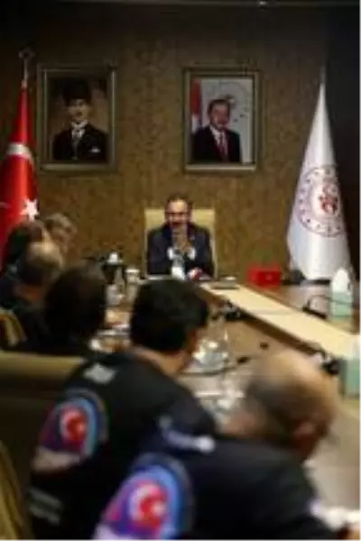 Son Dakika | Bakan Kasapoğlu, KKTC'ye kadar yüzen sporcularla bir araya geldi Son Dakika | Bakan Kasapoğlu, KKTC'ye kadar yüzen sporcularla bir araya geldi