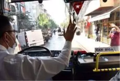 Başkan Öz direksiyona geçti, kutlamalara renk kattı Başkan Öz direksiyona geçti, kutlamalara renk kattı
