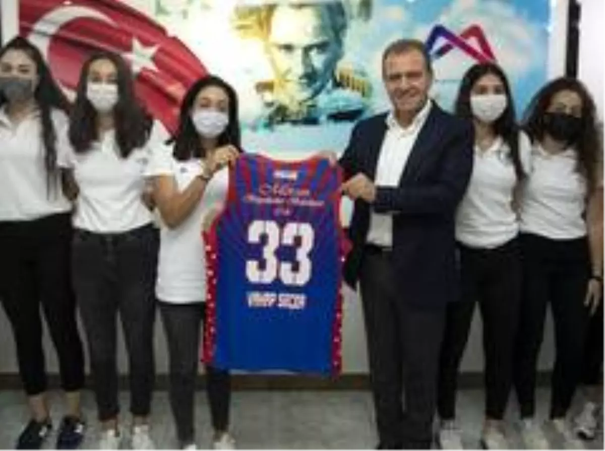 Son dakika haberleri... Başkan Seçer, Büyükşehir Belediyesinin kadın basketbolcularıyla buluştu