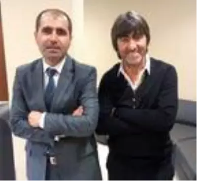Beyin kanaması sonrası ne gülebiliyor ne de ağlayabiliyor! Cem Yılmaz bile başaramadı Beyin kanaması sonrası ne gülebiliyor ne de ağlayabiliyor! Cem Yılmaz bile başaramadı