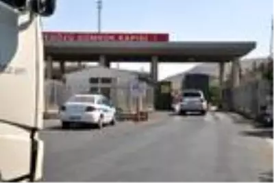 BM'den İdlib'e 84 TIR insani yardım BM'den İdlib'e 84 TIR insani yardım