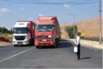 BM'den İdlib'e 84 TIR insani yardım BM'den İdlib'e 84 TIR insani yardım