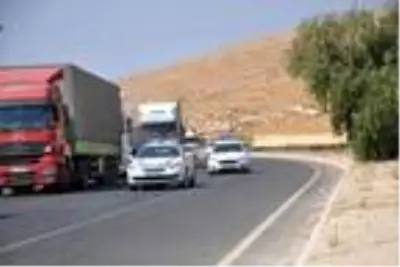 BM'den İdlib'e 84 TIR insani yardım BM'den İdlib'e 84 TIR insani yardım