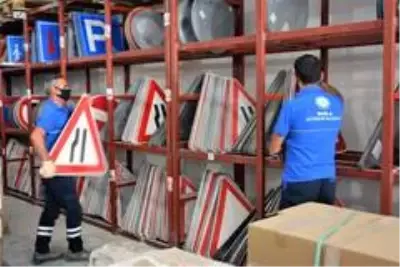 Büyükşehir 47 Bin 927 trafik levhası üretti Büyükşehir 47 Bin 927 trafik levhası üretti