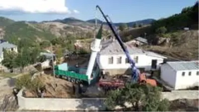 Caminin minaresi 500 kilometre mesafeden taşındı Caminin minaresi 500 kilometre mesafeden taşındı