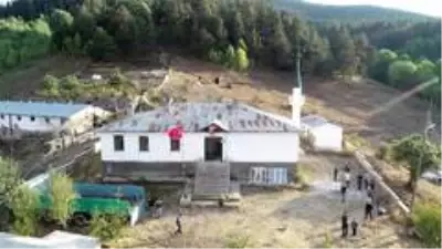 Caminin minaresi 500 kilometre mesafeden taşındı Caminin minaresi 500 kilometre mesafeden taşındı