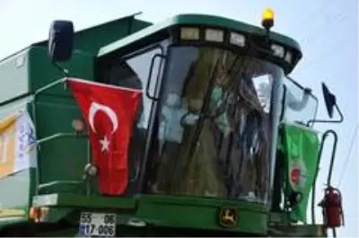 Damlama sulama yöntemi ile yetiştirilen çeltiğin hasadı yapıldı Damlama sulama yöntemi ile yetiştirilen çeltiğin hasadı yapıldı