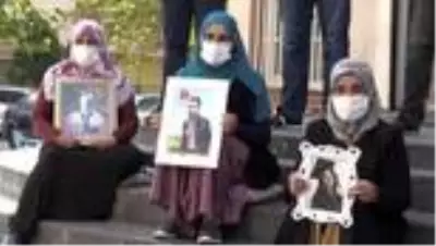 'Diyarbakır anneleri' bir evlada daha kavuşmanın sevincini yaşıyor 'Diyarbakır anneleri' bir evlada daha kavuşmanın sevincini yaşıyor