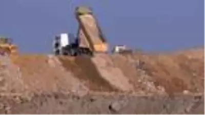 Kural dinlemiyorlar! Dökülen molozlar denizi kahveye bürüdü, köy halkı çileden çıktı Kural dinlemiyorlar! Dökülen molozlar denizi kahveye bürüdü, köy halkı çileden çıktı