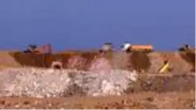 Kural dinlemiyorlar! Dökülen molozlar denizi kahveye bürüdü, köy halkı çileden çıktı Kural dinlemiyorlar! Dökülen molozlar denizi kahveye bürüdü, köy halkı çileden çıktı