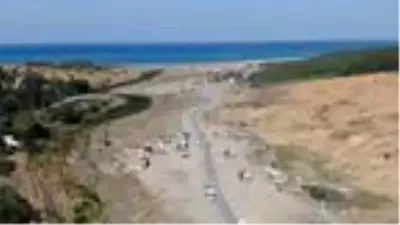 Kural dinlemiyorlar! Dökülen molozlar denizi kahveye bürüdü, köy halkı çileden çıktı Kural dinlemiyorlar! Dökülen molozlar denizi kahveye bürüdü, köy halkı çileden çıktı