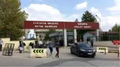 FETÖ firarisi Adil Öksüz'ün yakınının davası ertelendi FETÖ firarisi Adil Öksüz'ün yakınının davası ertelendi