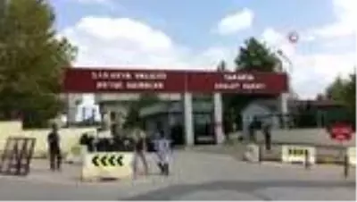 FETÖ firarisi Adil Öksüz'ün yakınının davası ertelendi FETÖ firarisi Adil Öksüz'ün yakınının davası ertelendi