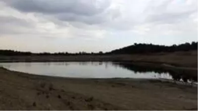 Göletin yanında eski mezarlık olduğunu duyan soluğu o köyde alda Göletin yanında eski mezarlık olduğunu duyan soluğu o köyde alda