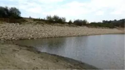 Göletin yanında eski mezarlık olduğunu duyan soluğu o köyde alda Göletin yanında eski mezarlık olduğunu duyan soluğu o köyde alda