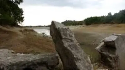 Göletin yanında eski mezarlık olduğunu duyan soluğu o köyde alda Göletin yanında eski mezarlık olduğunu duyan soluğu o köyde alda