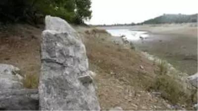 Göletin yanında eski mezarlık olduğunu duyan soluğu o köyde alda Göletin yanında eski mezarlık olduğunu duyan soluğu o köyde alda