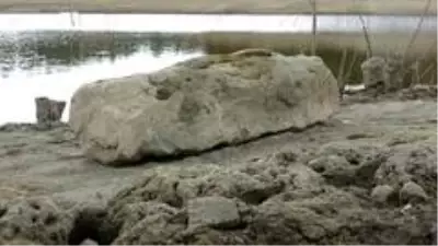 Göletin yanında eski mezarlık olduğunu duyan soluğu o köyde alda Göletin yanında eski mezarlık olduğunu duyan soluğu o köyde alda