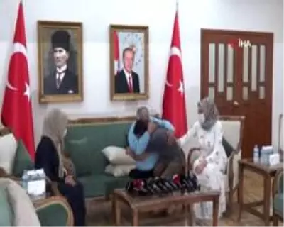 HDP önündeki ailelerin çığlığı PKK'yı bitirme noktasına getirdi, bir aile daha evladına kavuştu HDP önündeki ailelerin çığlığı PKK'yı bitirme noktasına getirdi, bir aile daha evladına kavuştu