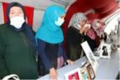 HDP önündeki eylemde 17'nci kavuşma; 5 yıllık hasret sona erdi (2) HDP önündeki eylemde 17'nci kavuşma; 5 yıllık hasret sona erdi (2)