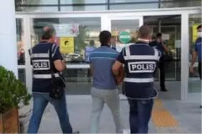 Hırsız kuaföre girdi, ne bulduysa çaldı ama yakalanmaktan kurtulamadı Hırsız kuaföre girdi, ne bulduysa çaldı ama yakalanmaktan kurtulamadı
