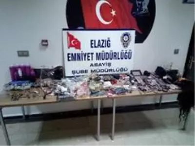 Hırsız kuaföre girdi, ne bulduysa çaldı ama yakalanmaktan kurtulamadı Hırsız kuaföre girdi, ne bulduysa çaldı ama yakalanmaktan kurtulamadı