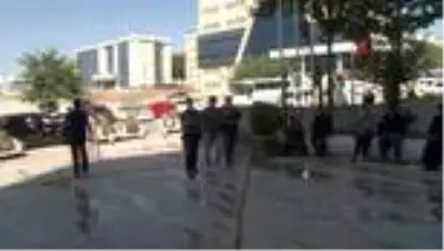 Hırsız kuaföre girdi, ne bulduysa çaldı ama yakalanmaktan kurtulamadı Hırsız kuaföre girdi, ne bulduysa çaldı ama yakalanmaktan kurtulamadı