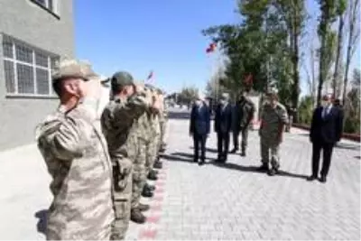 İçişleri Bakan Yardımcısı Tayyip Sabri Erdil'in Erciş ziyareti İçişleri Bakan Yardımcısı Tayyip Sabri Erdil'in Erciş ziyareti