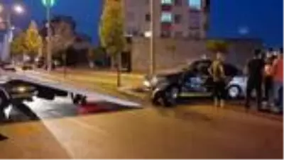İki otomobilin çarpıştığı kazada 4 kişi yaralandı İki otomobilin çarpıştığı kazada 4 kişi yaralandı