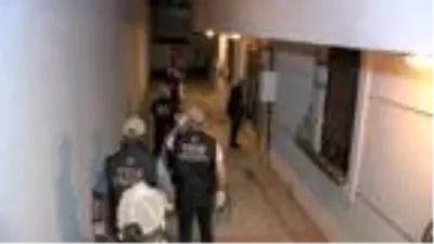 Son dakika haberleri: İstanbul'daki FETÖ operasyonu kamerada: 28 gözaltı Son dakika haberleri: İstanbul'daki FETÖ operasyonu kamerada: 28 gözaltı