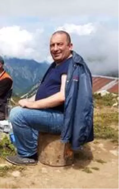 İYİ Parti Rize İl Başkan Yardımcısı ve 8 kişi evde kumar oynarken yakalandı İYİ Parti Rize İl Başkan Yardımcısı ve 8 kişi evde kumar oynarken yakalandı