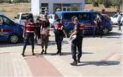 Otostopla durdurdukları araca binen 3 kadın, araçtaki engellinin 2 bin lirasını gasbetti Otostopla durdurdukları araca binen 3 kadın, araçtaki engellinin 2 bin lirasını gasbetti