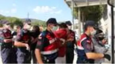 Otostopla durdurdukları araca binen 3 kadın, araçtaki engellinin 2 bin lirasını gasbetti Otostopla durdurdukları araca binen 3 kadın, araçtaki engellinin 2 bin lirasını gasbetti