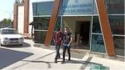 Son dakika haberleri: Kendilerini polis ve savcı olarak tanıtıp vatandaşları dolandıran 3 kişi tutuklandı Son dakika haberleri: Kendilerini polis ve savcı olarak tanıtıp vatandaşları dolandıran 3 kişi tutuklandı