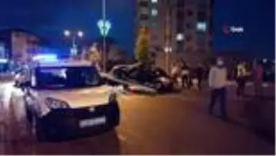 Kocaeli'de kavşakta iki otomobil çarpıştı: 4 yaralı Kocaeli'de kavşakta iki otomobil çarpıştı: 4 yaralı