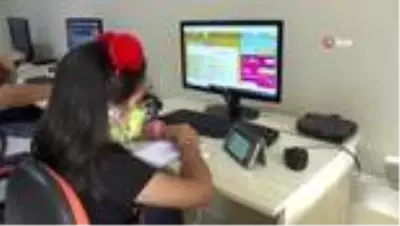 Kocaeli'de kurulan EBA destek noktası interneti olmayan öğrencilerin yardımına koştu
