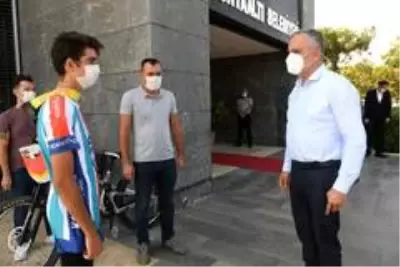 Konyaaltı bisikletçisi Downhill Yarışları'nda şampiyon oldu Konyaaltı bisikletçisi Downhill Yarışları'nda şampiyon oldu