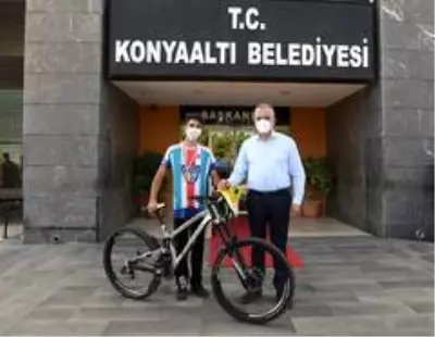 Konyaaltı bisikletçisi Downhill Yarışları'nda şampiyon oldu Konyaaltı bisikletçisi Downhill Yarışları'nda şampiyon oldu