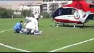 Korona hastası yaşlı adam ambulans helikopter ile hastaneye kaldırıldı Korona hastası yaşlı adam ambulans helikopter ile hastaneye kaldırıldı
