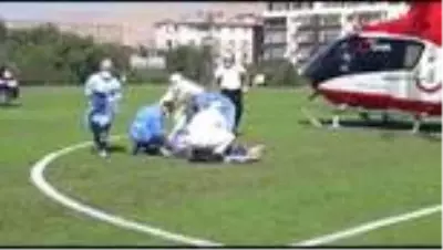 Korona hastası yaşlı adam ambulans helikopter ile hastaneye kaldırıldı Korona hastası yaşlı adam ambulans helikopter ile hastaneye kaldırıldı